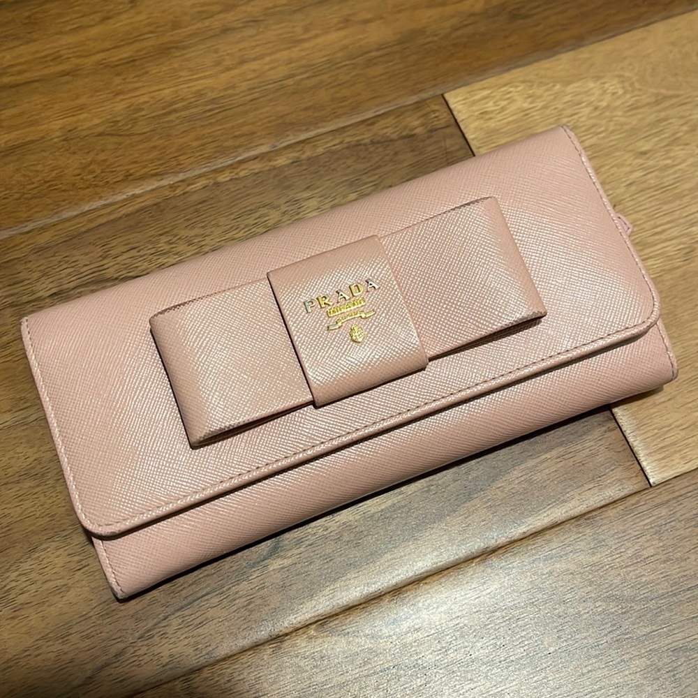 Prada Vera Bow pink leather wallet🎀